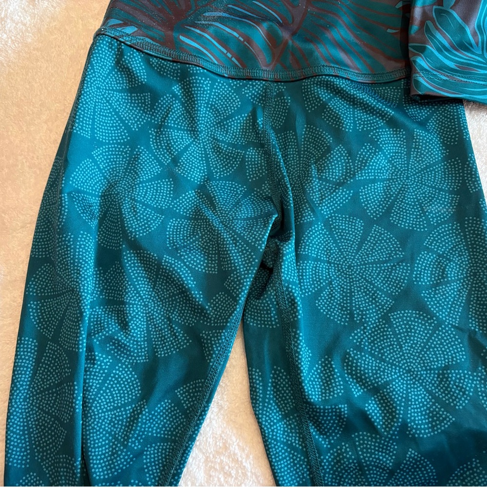 Teal beyond yoga set Patterned Leggings/ top